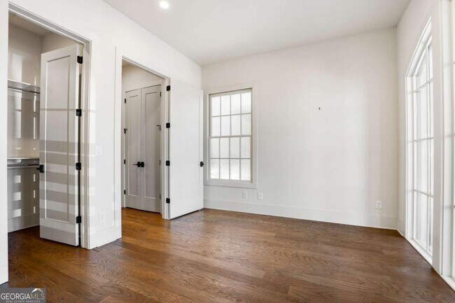 Building Photo - 160 4th St