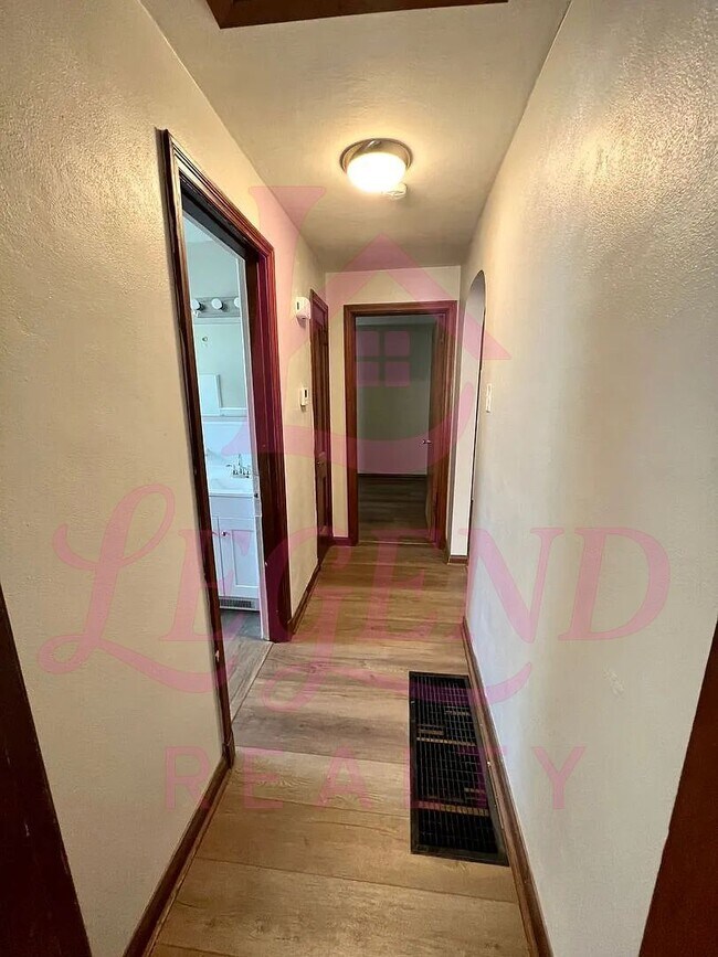 Building Photo - Charming 2 Bedroom Home in Ferguson