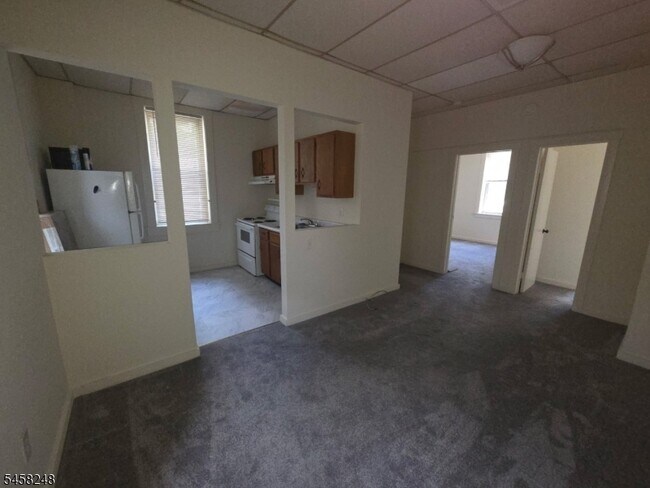 Building Photo - 817 Ringwood Ave