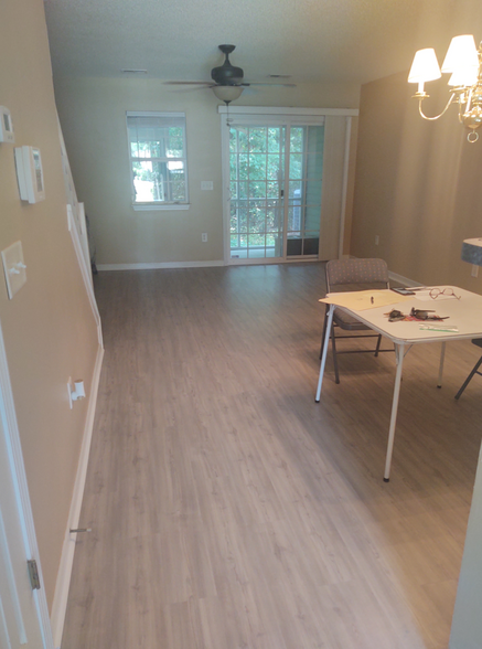 Living Room/Dining Area - 411 Seabert Rd