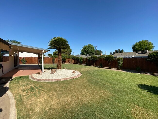 Building Photo - Beautiful Home for rent in Visalia, Ca