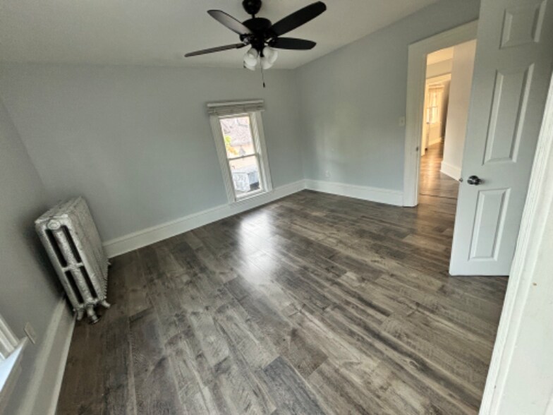 Building Photo - 438 Villa St