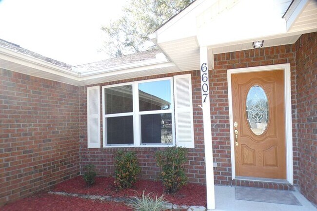 Building Photo - 6607 Woodbury Forest Dr