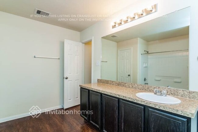 Building Photo - 6111 El Oro Dr