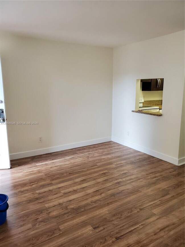 Building Photo - 1230 NE 139th St