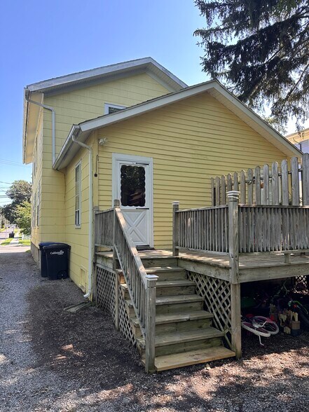 Building Photo - 136 Chapin St