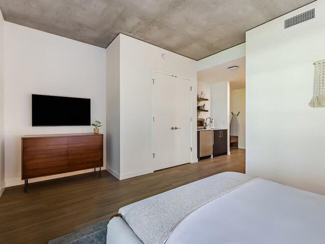 Building Photo - 1550 NW Naito Pkwy