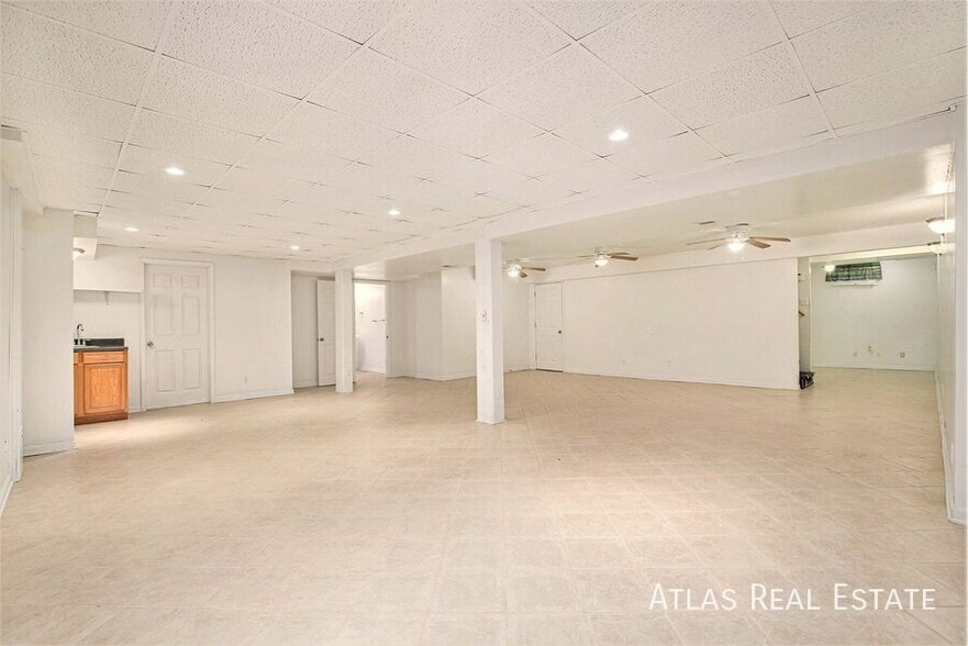 Building Photo - 1113 SW Blazing Star Dr