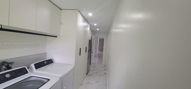 Building Photo - 10950 NW 33rd St