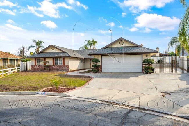 Building Photo - Hemet Rental with Attached Garage, Fireplace & Private Backyard