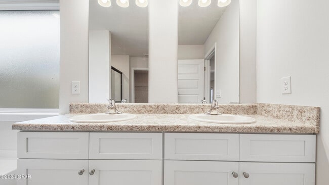 Building Photo - 5037 Rivergrass Dr