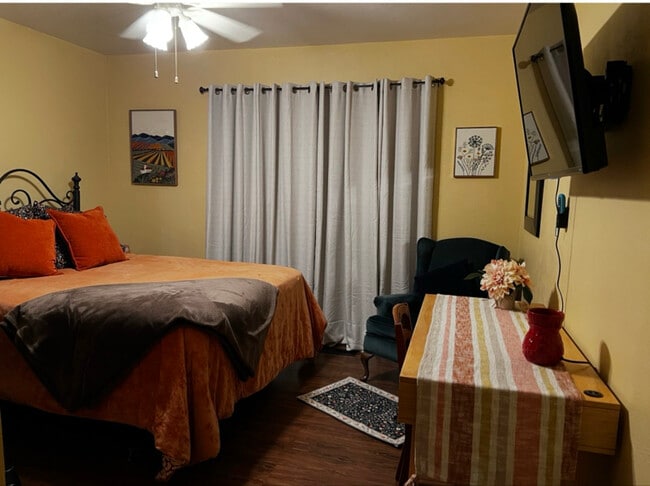 Building Photo - 2 W Campus Ave.