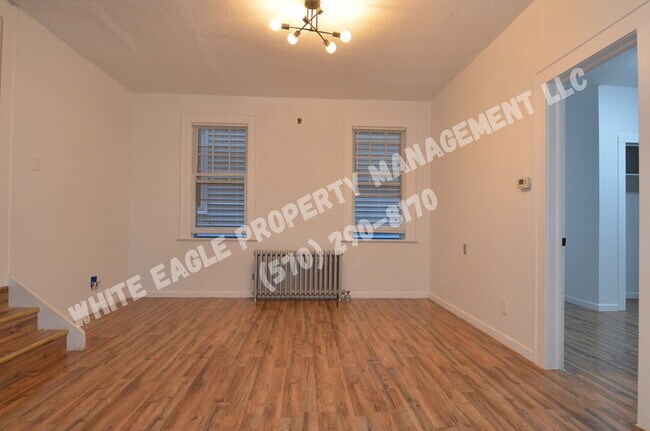 Building Photo - 12 Lake St