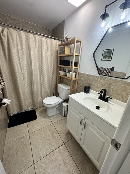 full bath - 688 Forrest Dr