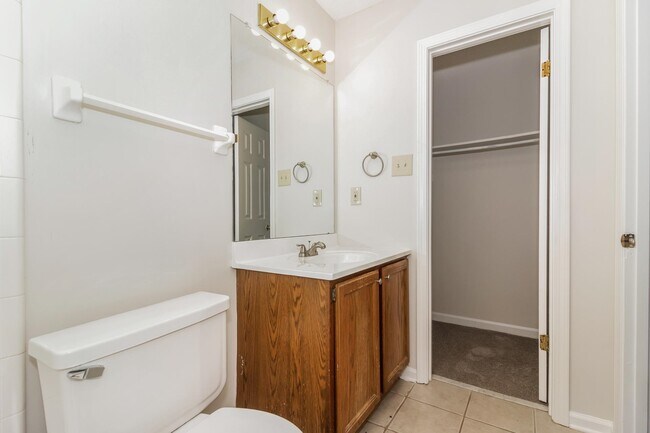 Building Photo - 2563 Country Trail Dr