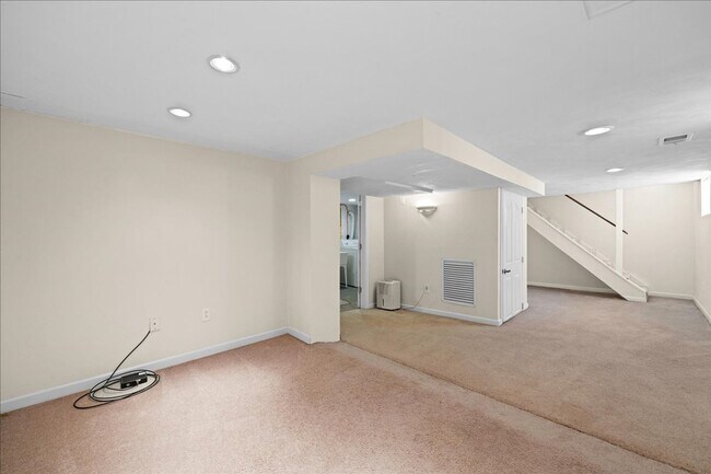 Building Photo - **Charming 2-Bedroom House with Modern Amenities in Beechview**