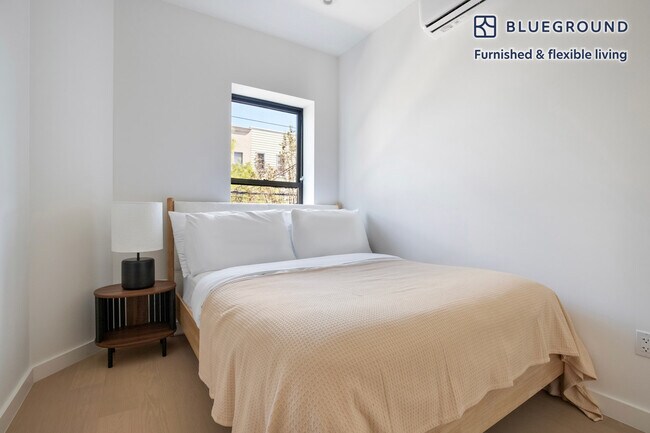 Building Photo - 285 Kingsland Ave