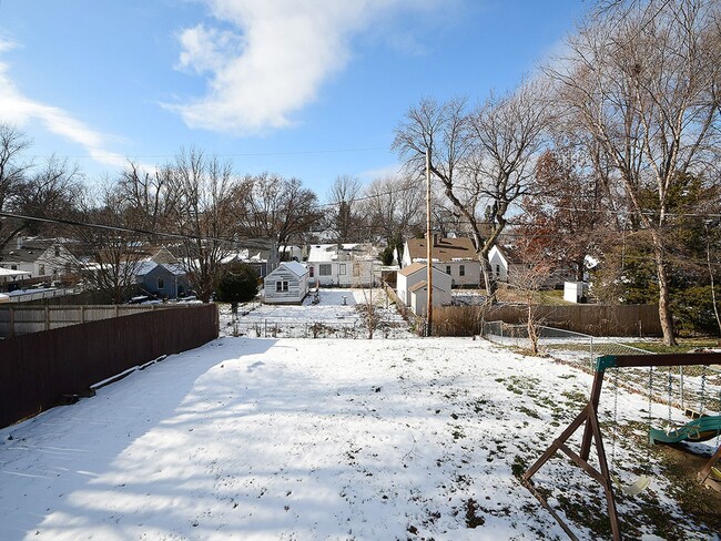 Primary Photo - Cute Bungalow