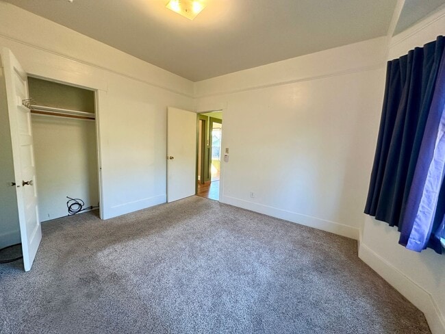 Building Photo - Craftsman Bungalow with Fantastic Fenced Yard