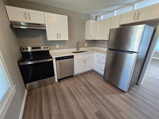 Building Photo - 39 Hiland Pl