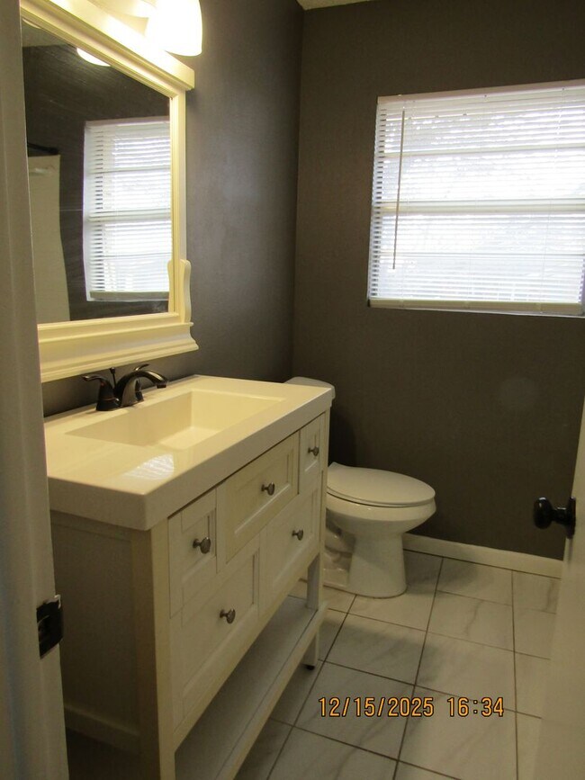 Building Photo - Nice home in the Woodland Hills Area!