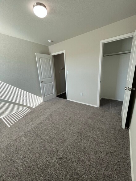 Building Photo - 36 Barn Cat Wy