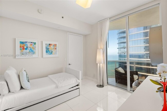 Building Photo - 15811 Collins Ave