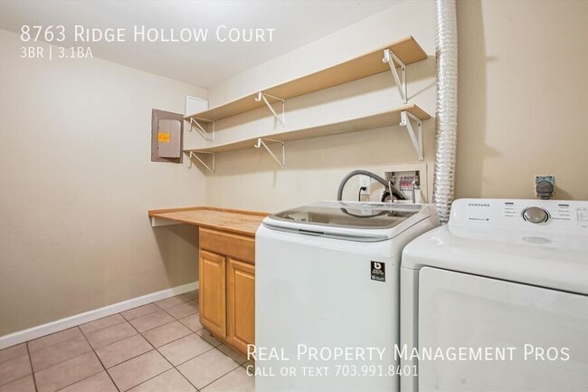 Building Photo - 8763 Ridge Hollow Ct