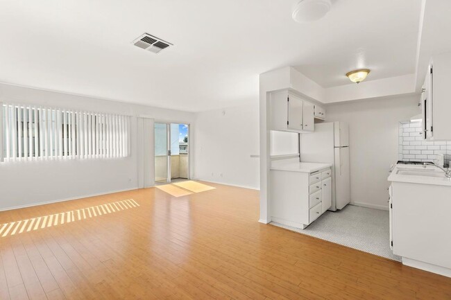 Interior Photo - 1394 Midvale Avenue,