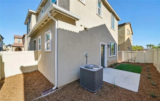 Building Photo - 40411 Via Cava