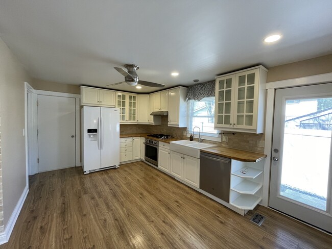Building Photo - 13658 W Birchwood Dr