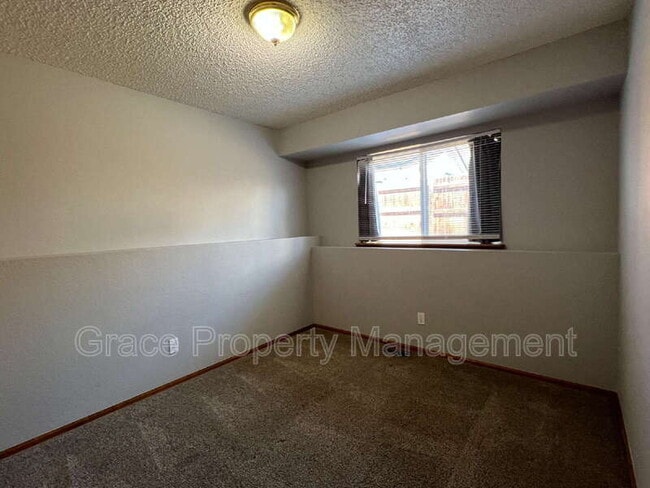 Building Photo - 10030 Umatilla Way