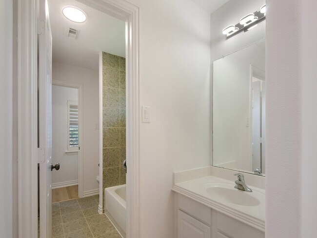 Building Photo - 74 S Scribewood Cir