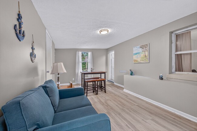 Building Photo - 901 S Madison Dr