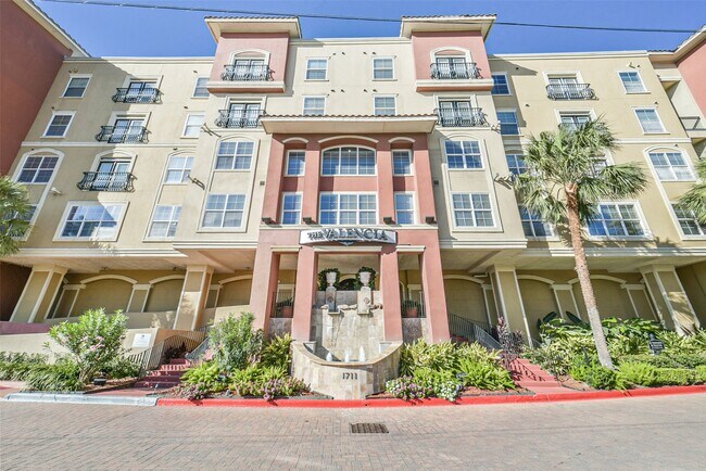 Building Photo - 1711 Old Spanish Trl