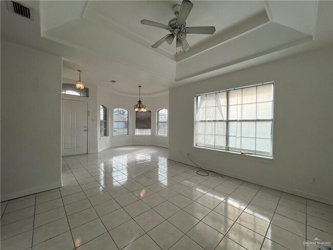 Building Photo - 618 Melanie Dr