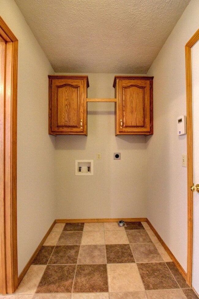 Building Photo - 3 Bedroom 2 Bathroom in Carden Meadows nei...
