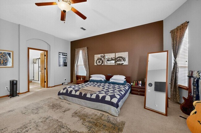 Building Photo - NW Executive Living 3/BD 2.5/BA 3/CG