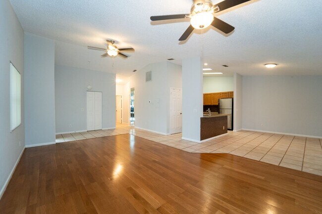 Building Photo - Comfortable Condo Living in St. Augustine Shores