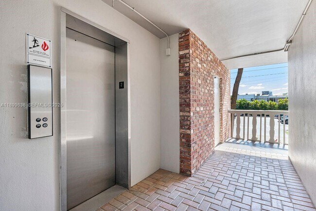 Building Photo - 3111 NE 51st St