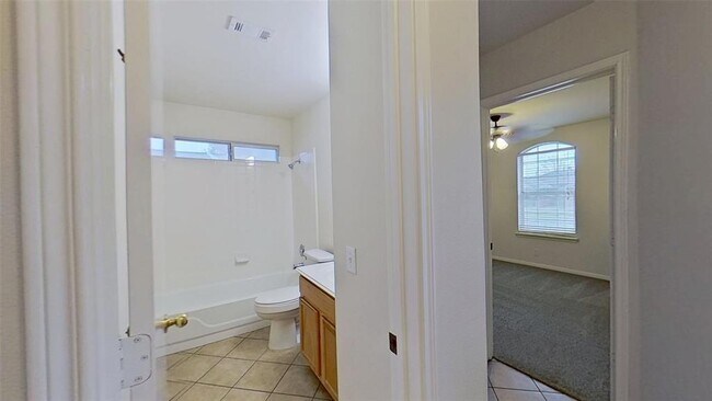 Building Photo - 903 Lantana Dr