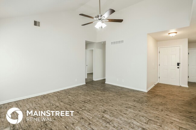 Building Photo - 7303 Oak St