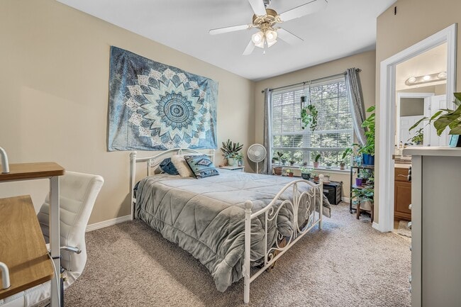 Building Photo - 305 Holleman Dr E