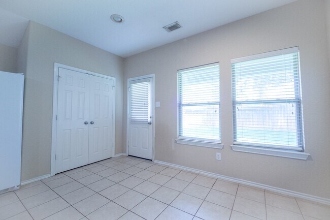 Building Photo - 11219 Overland Trail Dr