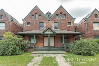 Building Photo - 517 Delaware-