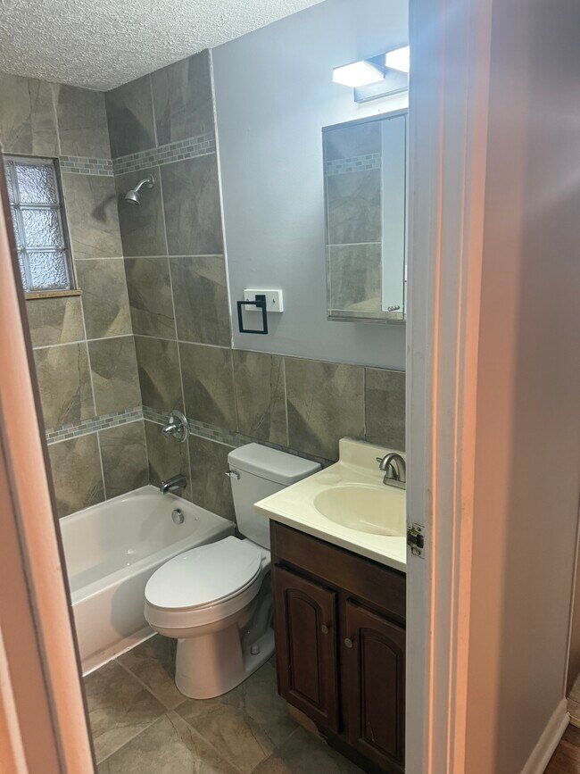 Building Photo - 1894 Pannell Ave