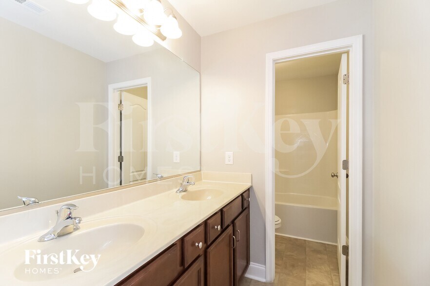 Building Photo - 746 Breeders Cup Dr