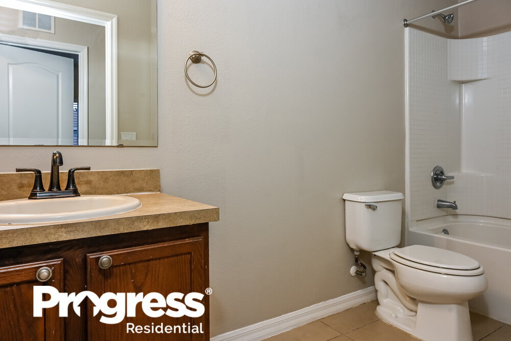 Building Photo - 6881 Glenbrook Dr