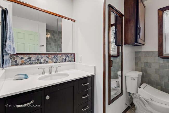 Building Photo - 804 S President St