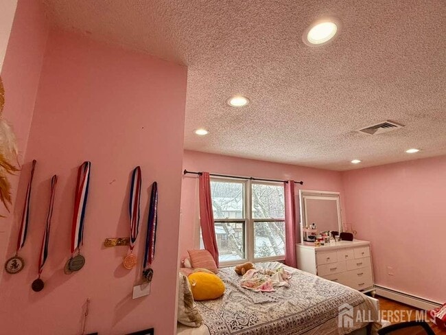 Building Photo - 10 Nutmeg Ct